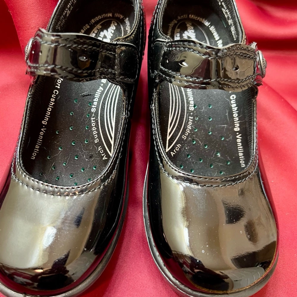 Women’s Black Patent Leather Shoes Size 7WW